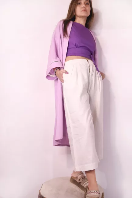 Top + pantalón capri lino + kimono