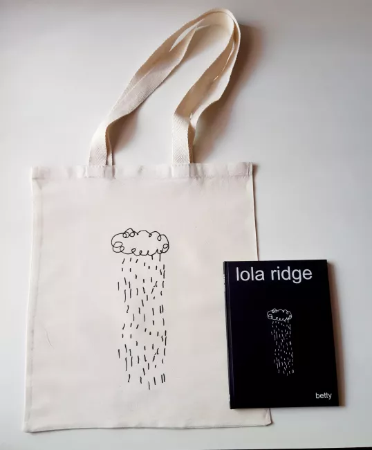 libro y totebag Betty
