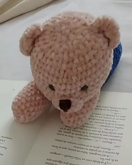 Oso con jardinero
