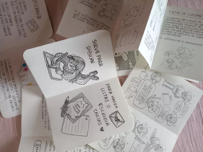 Varios fanzines abiertos