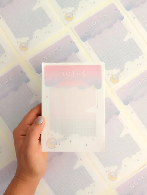 Anotador A6 en colores pasteles con nubes y estrellas 