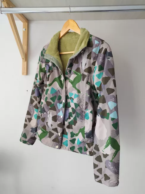 campera impermeable reversible, estampado propio