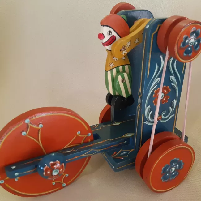 Juguete automata pintado con tecnica fileteado porteño