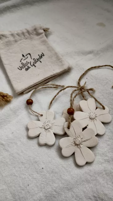 Pastillas de cerámica con forma de flor aromatizadas con escencia