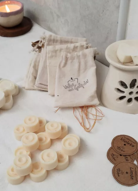 Bombones de cera de soja en forma de rosa, aromatizados